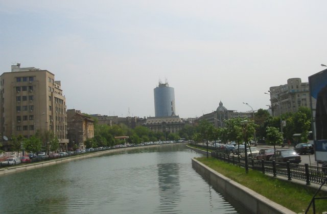 O femeie de aproximativ 50 de ani s-a inecat in raul Dambovita, in zona Vitan din Bucuresti