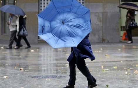 Cod galben de ploi abundente in 13 judete, marti