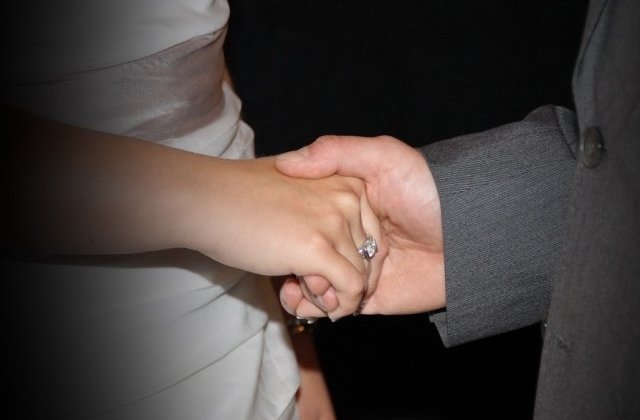 Societatea civila cere Parlamentului sa respinga propunerea legislativa privind redefinirea familiei