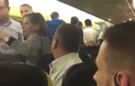 Aterizare de urgenta, dupa ce mai multi romi s-au luat la bataie