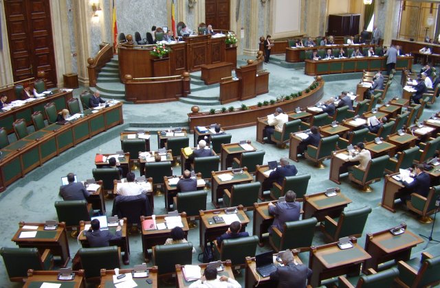 Senat: Cresteri de pensii, adoptate tacit