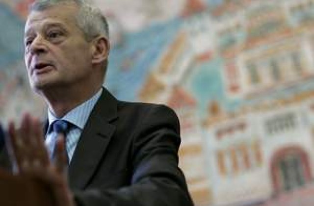 Oprescu, dator cu 100.000 euro unei persoane fizice