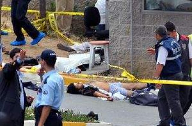 Irak: Trei femei kamikaze au omorat 51 de oameni si ranit peste 200 