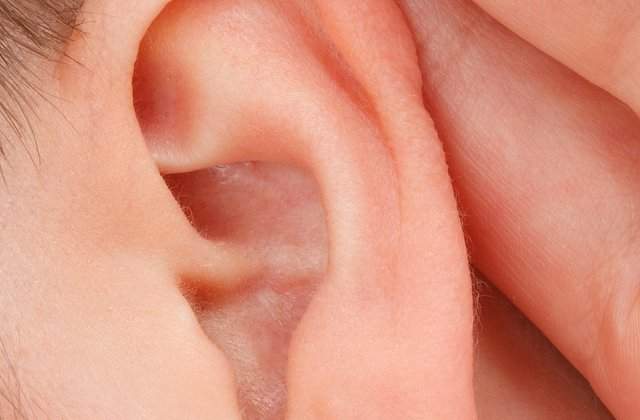 O femeie surdo-muta a pierdut indemnizatia pentru ca nu a auzit cand a fost strigata la evaluare