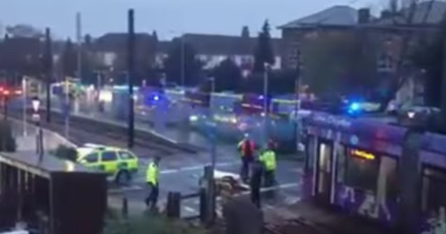  Video  Tragedie in Londra,dupa ce un tramvai s-a rasturnat. Mai multe persoane au murit