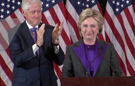  Video  Motivul pentru care Hillary Clinton a purtat mov la discursul de dupa alegeri
