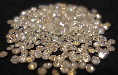 Rusia scoate diamantele la vanzare pentru a scapa de foame