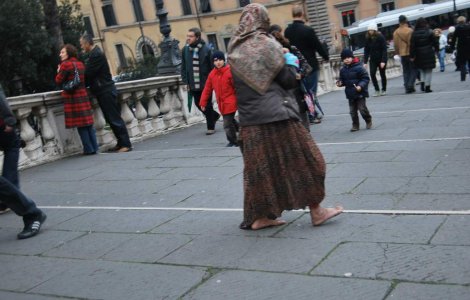 Romii alungati din Franta se refugiaza in Italia