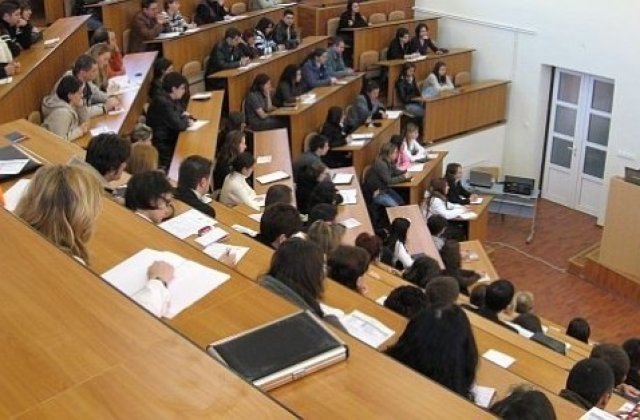 Studentii s-ar putea sa aiba zi libera pentru a putea vota