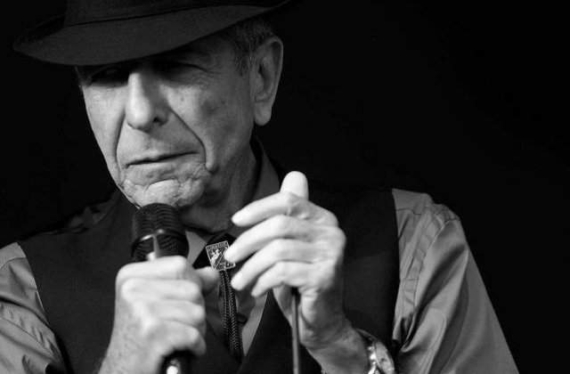 Leonard Cohen a murit la varsta de 82 de ani