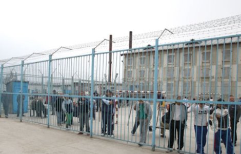 Un detinut al Penitenciarului Arad s-a spanzurat in baia inchisorii