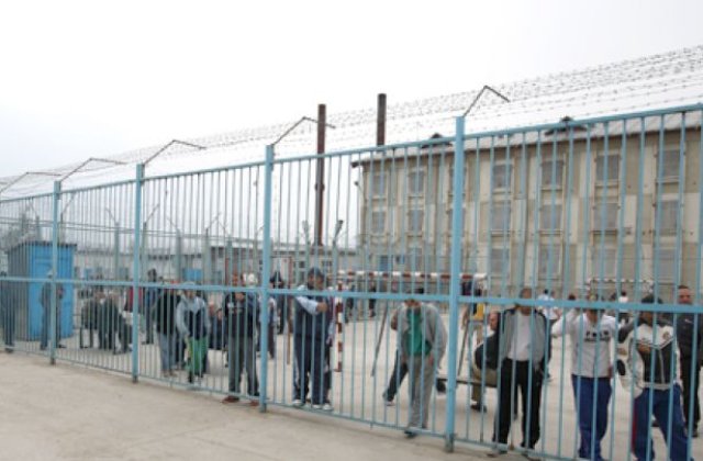 Un detinut al Penitenciarului Arad s-a spanzurat in baia inchisorii