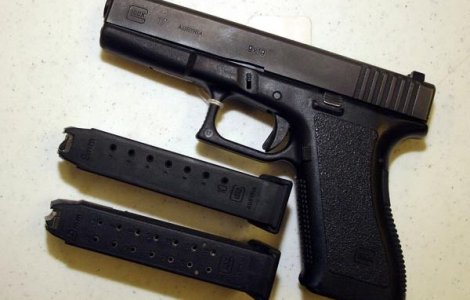 Un ofiter DIPI si-a impuscat sotia si un coleg