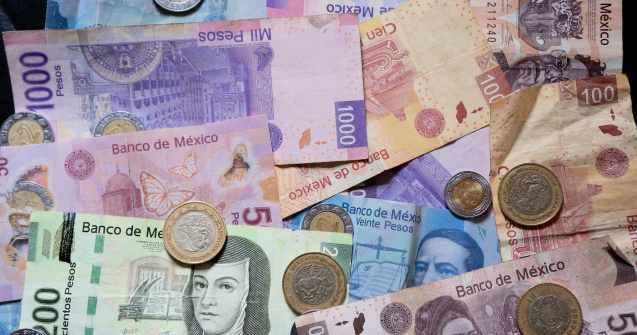 Peso-ul mexican a atins un nivel minim istoric