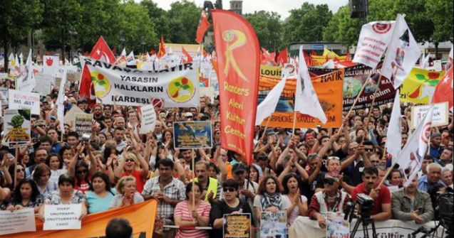 Peste 25.000 de musulmani alawiti si kurzi, pe strazile din Koln