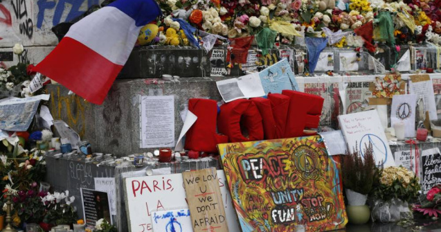 Franta marcheaza un an de la atentatele jihadiste de la Paris