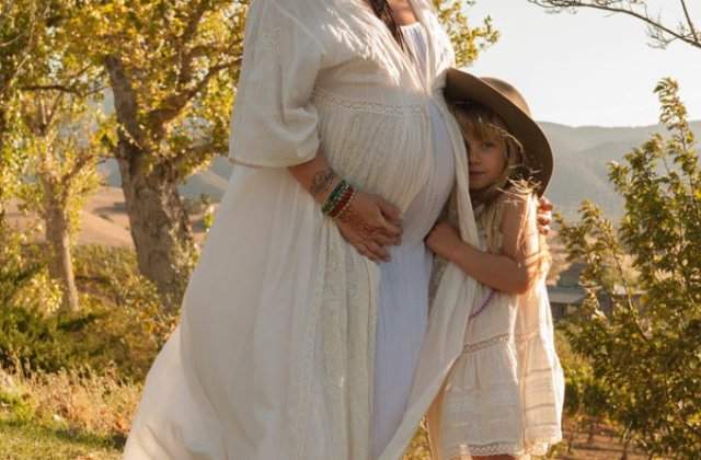 Cantareata Pink a anuntat ca este insarcinata pentru a doua oara