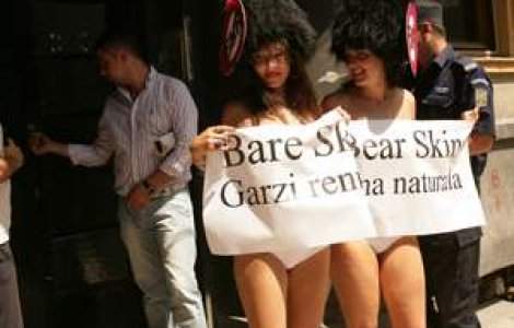 VIDEO: 'Mai bine mergem dezbracate decat cu blanuri'