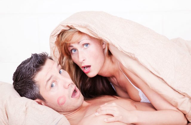 [FOTO] Cum a descoperit acest tanar ca iubita il insala