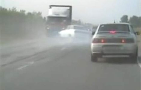 VIDEO: Cum sa NU faci o depasire!