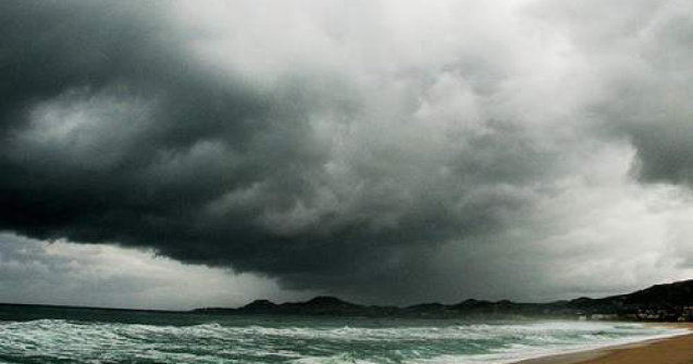 Coasta de est a SUA, in alerta la apropierea uraganului Earl