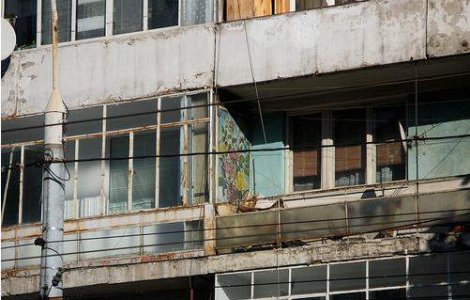 Cum s-a ajuns ca la targurile imobiliare sa se vanda si apartamente vechi