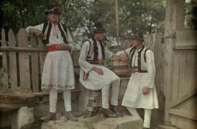 Partea I. Culorile unei Romanii cenusii: anii '30 in imagini idilice si foarte rare