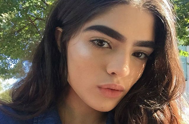 [FOTO] Au ras de sprancenele ei cand era mica. Astazi, este un model de succes