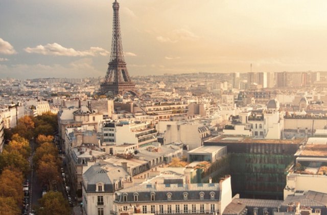 16 romani, condamnati la pana la cinci de inchisoare la Paris, pentru ca au jefuit turisti