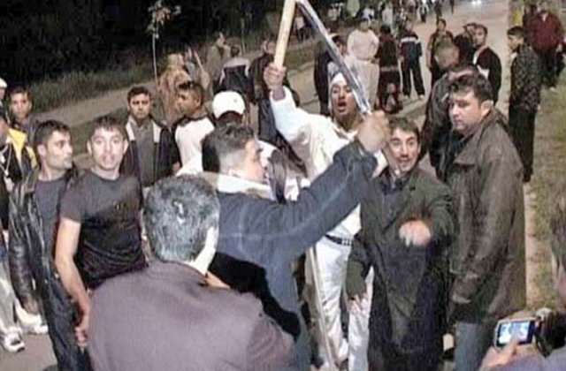 Opt persoane din Craiova au fost arestate in urma unui scandal cu sabii