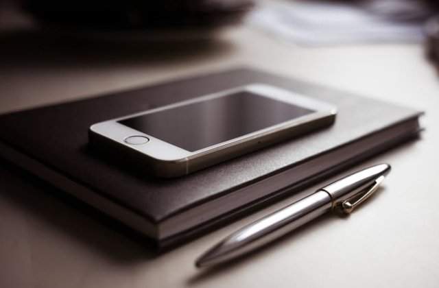 Top 6 cele mai BUNE motive sa-ti lasi telefonul acasa atunci cand iesi in oras