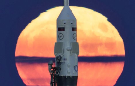  Top  Cele mai tari 15 fotografii cu Super Luna vizibila o data la 70 de ani