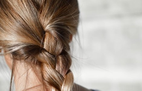  Top  Renunta la aceste obiceiuri! 7 moduri in care iti distrugi parul fara sa iti dai seama