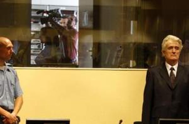 Karadzici a cerut 30 de zile inainte de a pleda vinovat sau nevinovat