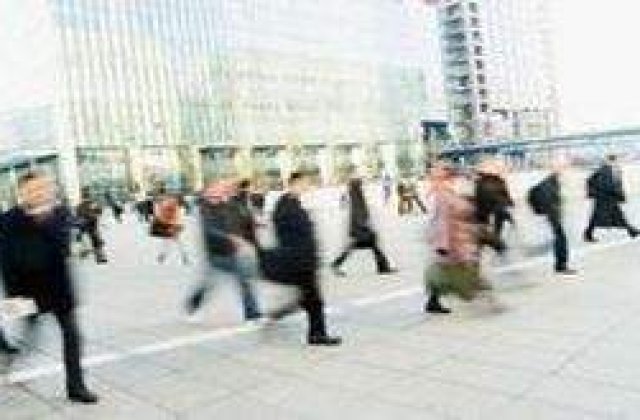 Restructurarea sectorului public si adoptarea de reforme trebuie sa continue