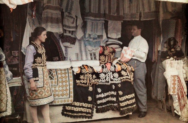 Partea a II-a. Culorile unei Romanii cenusii: anii `30 in imagini idilice si foarte rare