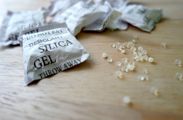 Nu ii mai arunca! Ce NU STIAI ca poti face cu saculetii cu silicon din cutiile de pantofi