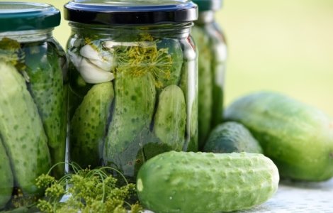 De ce este bine sa consumi zeama de castraveti murati inainte de masa