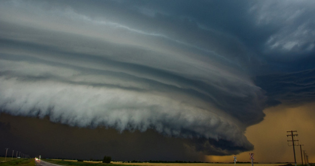  Video  Puterea naturii: Tornadele care matura totul din calea lor