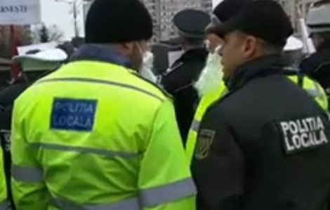 Protest in fata Guvernului. 1.200 de politisti locali cer reducerea varstei de pensionare