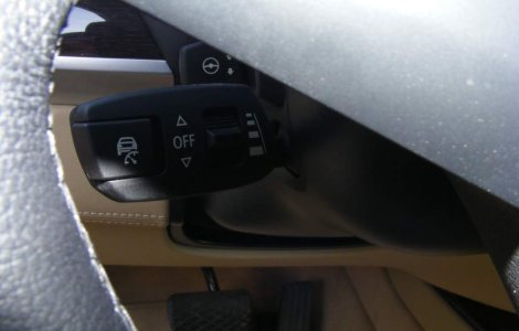 Cum este sa tii doar volanul si sa lasi masina sa faca restul. Inclusiv sa franeze