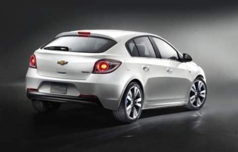 Chevrolet lanseaza Cruze hatchback, la Paris