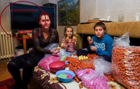 DIICOT a inceput urmarirea penala in cazul copiilor folositi la ambalarea jucariilor din ouale Kinder