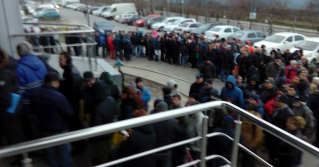 Ce spune Prefectura Capitalei despre cozile interminabile de la ghisee