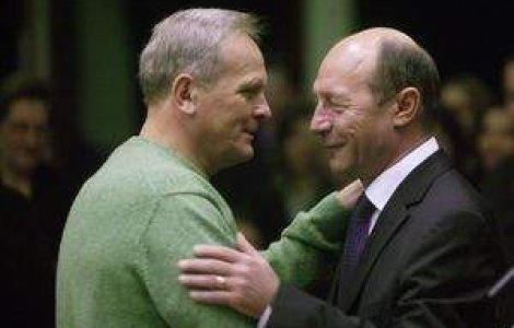 Romanii nu stiu cum sta treaba cu uninominalul si-l vor tot pe Basescu presedinte