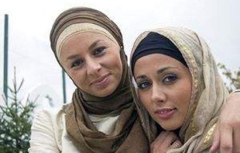 Un arab are doua neveste in plus