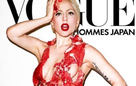  Video  Lady Gaga s-a imbracat in carne cruda