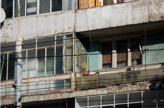 Preturile locuintelor vechi, tinute cu dintii de catre proprietari