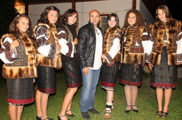 Marcel Pavel, impresionat de talentul fetelor de la tara