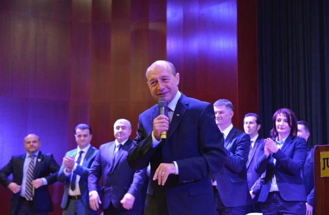 Alegeri parlamentare 2016. Basescu: Legea educatiei - schimonosita; Trebuie adusa la forma initiala